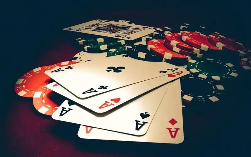 Bàn roulette châu Âu và blackjack tại sảnh casino 678win